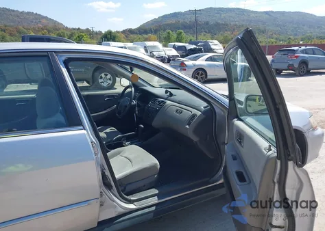 2001 Honda Accord 2.3 Lx из США, поврежденный, VIN 1HGCG66561A009295